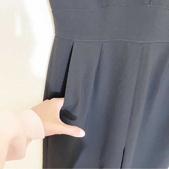 Tahari by ASL Raised Collar Sleeveless Solid Jumpsuit Size 2 Black Pockets - Picture 11 of 16